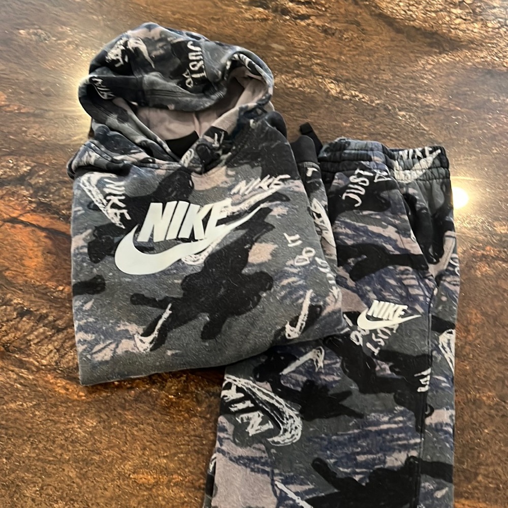 Boys sweatpants & sweatshirt